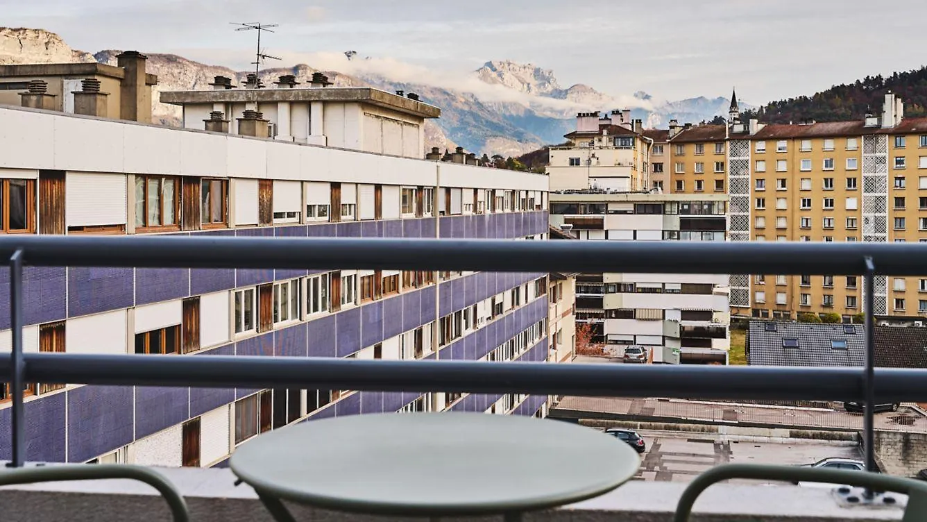 Moxy Annecy Otel