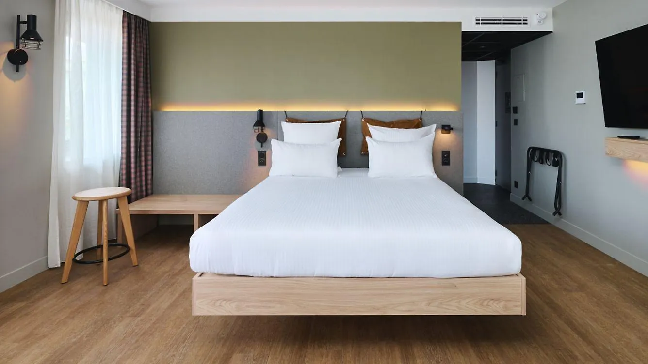 Moxy Annecy Otel