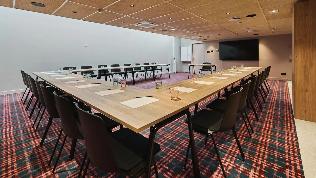 Moxy Annecy Otel