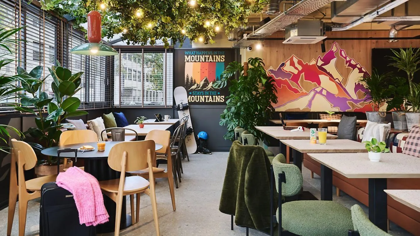 Moxy Annecy Otel